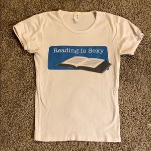 READING IS SEXY tee